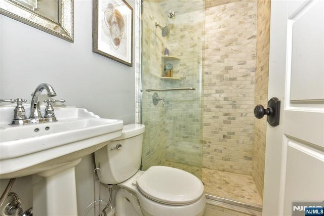 523 Ewing Avenue, Franklin Lakes, NJ 07417