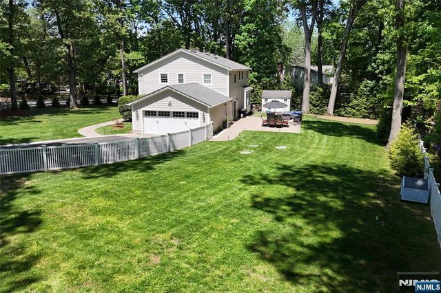 523 Ewing Avenue, Franklin Lakes, NJ 07417