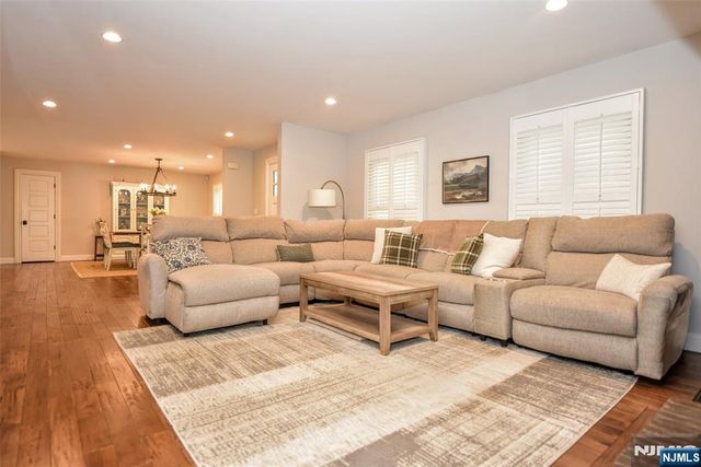 523 Ewing Avenue, Franklin Lakes, NJ 07417