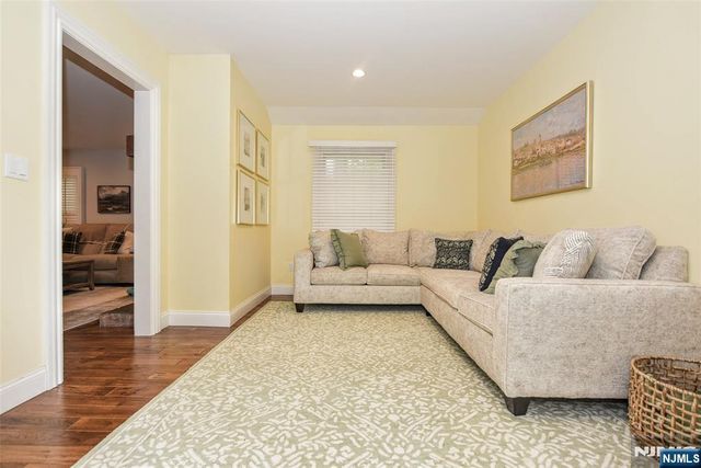 523 Ewing Avenue, Franklin Lakes, NJ 07417