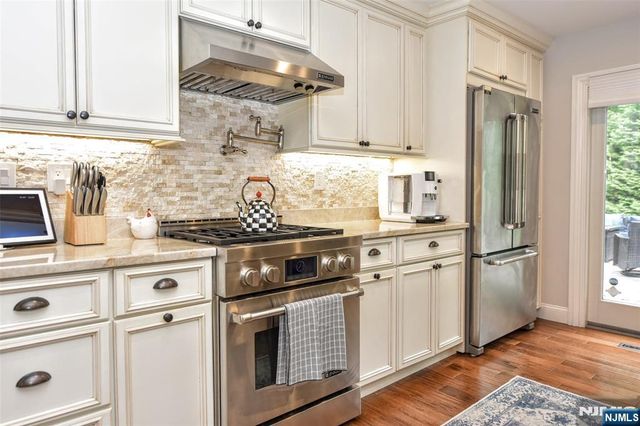 523 Ewing Avenue, Franklin Lakes, NJ 07417