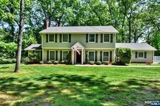 523 Ewing Avenue, Franklin Lakes, NJ 07417