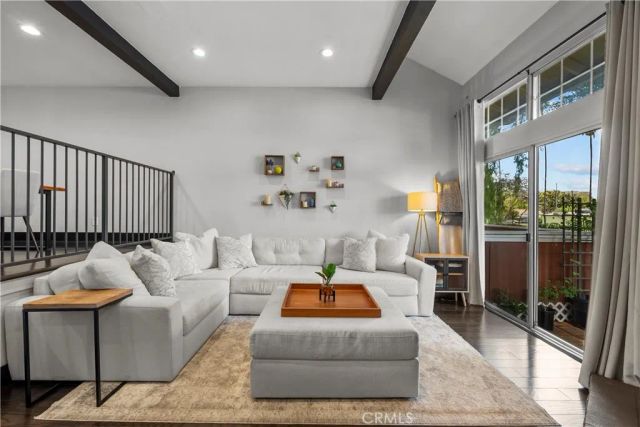 19431 Sherman Way 16, Reseda, CA 91335