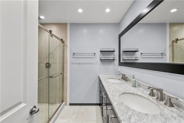 19431 Sherman Way 16, Reseda, CA 91335