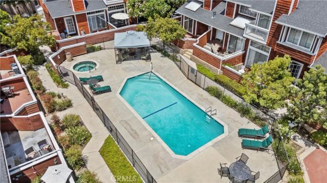 19431 Sherman Way 16, Reseda, CA 91335