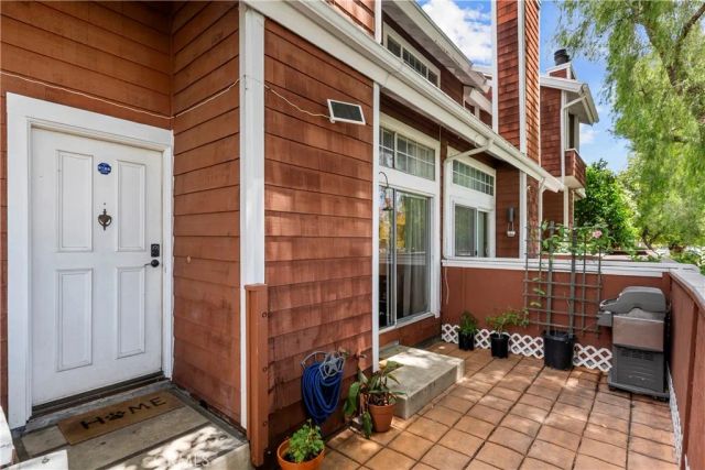 19431 Sherman Way 16, Reseda, CA 91335