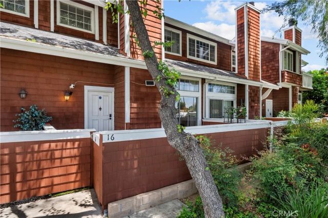 19431 Sherman Way 16, Reseda, CA 91335