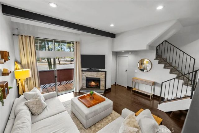 19431 Sherman Way 16, Reseda, CA 91335