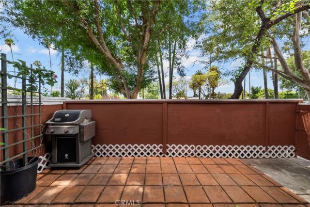 19431 Sherman Way 16, Reseda, CA 91335