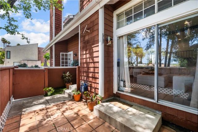 19431 Sherman Way 16, Reseda, CA 91335