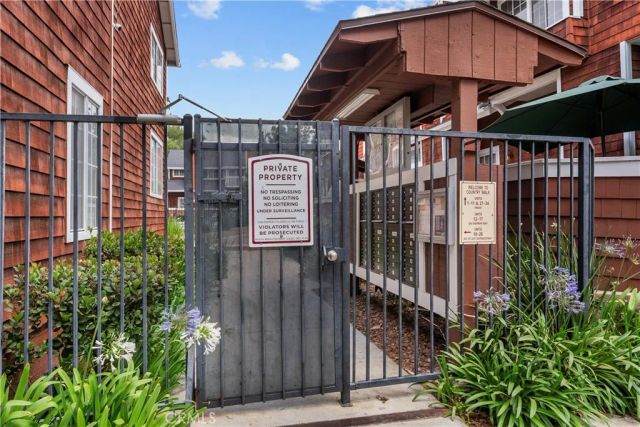 19431 Sherman Way 16, Reseda, CA 91335
