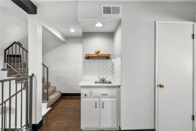19431 Sherman Way 16, Reseda, CA 91335