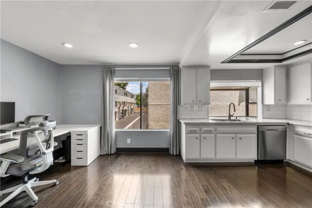 19431 Sherman Way 16, Reseda, CA 91335