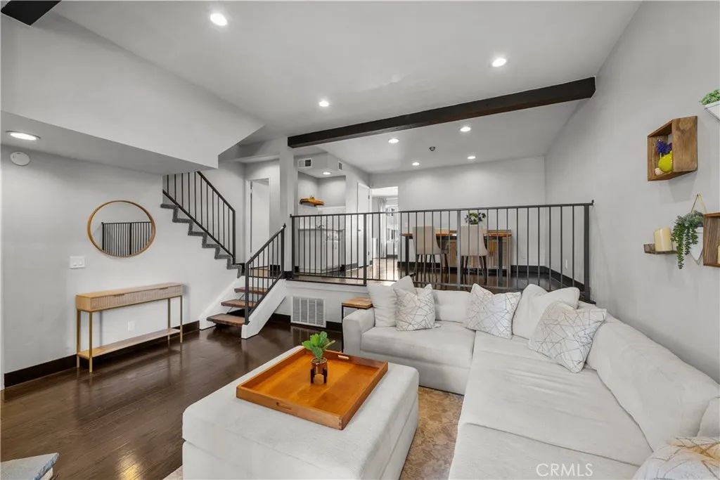 19431 Sherman Way 16, Reseda, CA 91335