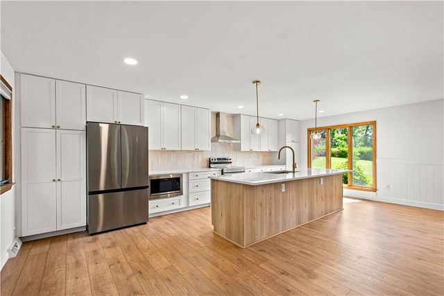 407 Hilltop Ln, Canton Twp, PA 15301