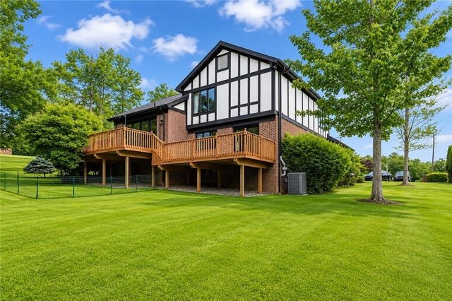 407 Hilltop Ln, Canton Twp, PA 15301