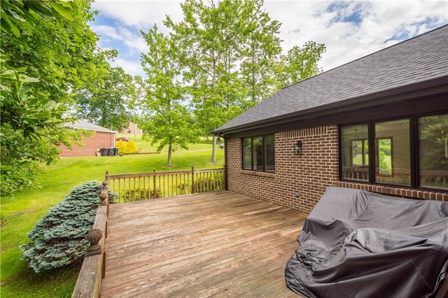 407 Hilltop Ln, Canton Twp, PA 15301