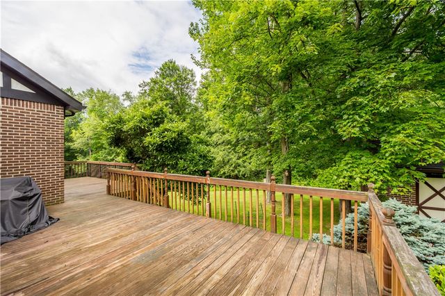 407 Hilltop Ln, Canton Twp, PA 15301