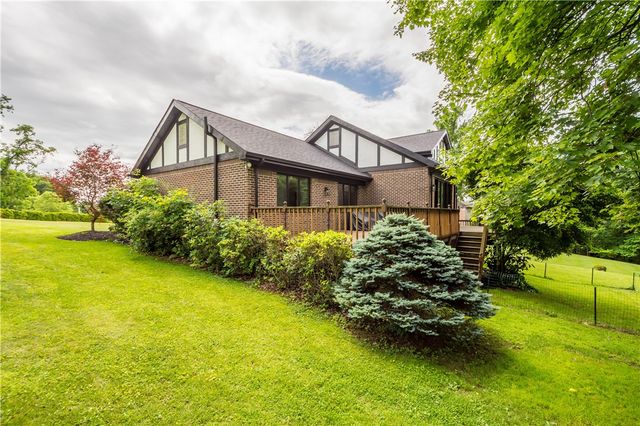 407 Hilltop Ln, Canton Twp, PA 15301