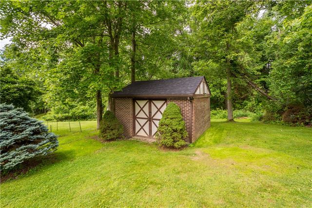 407 Hilltop Ln, Canton Twp, PA 15301