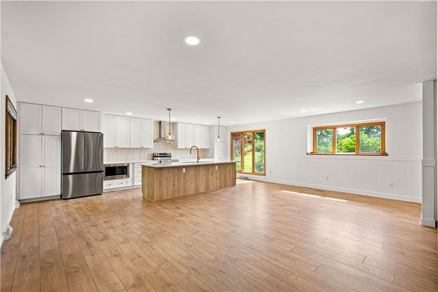 407 Hilltop Ln, Canton Twp, PA 15301