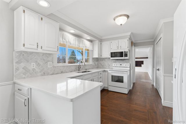 1043 Westview Road, Bloomfield Hills, MI 48304