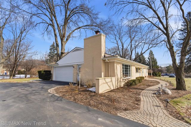 1043 Westview Road, Bloomfield Hills, MI 48304