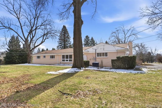 1043 Westview Road, Bloomfield Hills, MI 48304