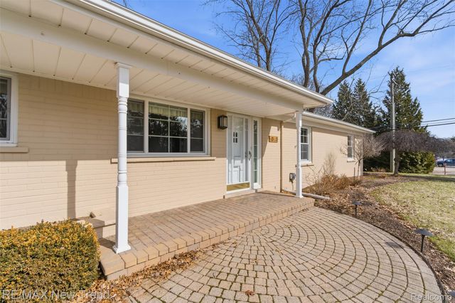 1043 Westview Road, Bloomfield Hills, MI 48304