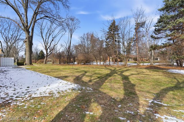 1043 Westview Road, Bloomfield Hills, MI 48304
