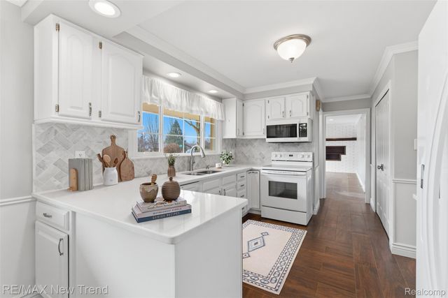 1043 Westview Road, Bloomfield Hills, MI 48304