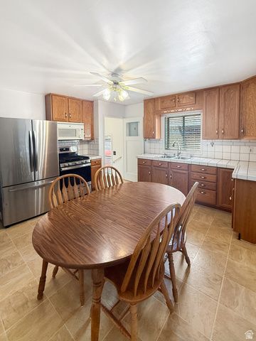 7811 S OAK ST, Sandy, UT 84092