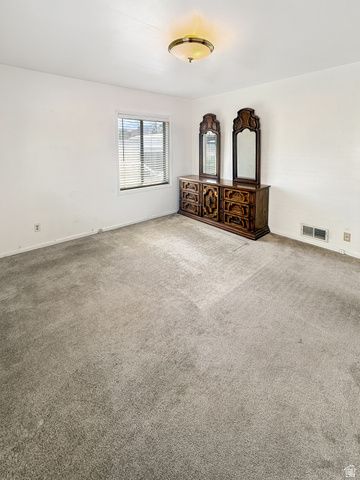 7811 S OAK ST, Sandy, UT 84092