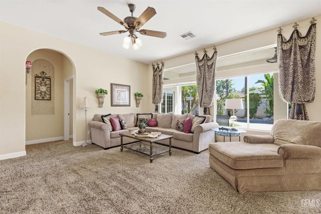 10612 Within Heights Drive, Bakersfield, CA 93311