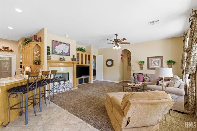 10612 Within Heights Drive, Bakersfield, CA 93311