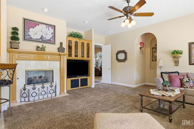 10612 Within Heights Drive, Bakersfield, CA 93311