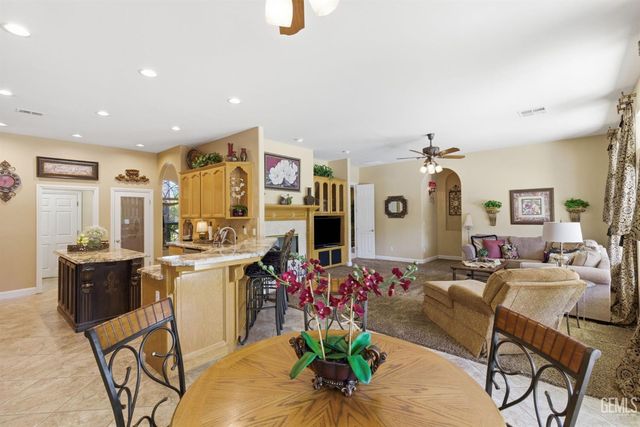 10612 Within Heights Drive, Bakersfield, CA 93311