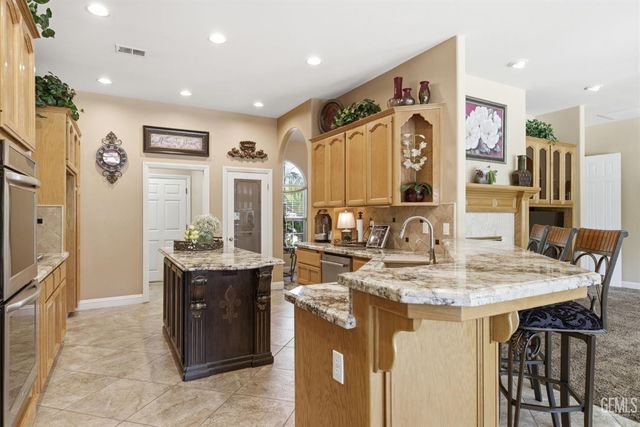 10612 Within Heights Drive, Bakersfield, CA 93311