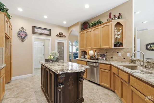 10612 Within Heights Drive, Bakersfield, CA 93311