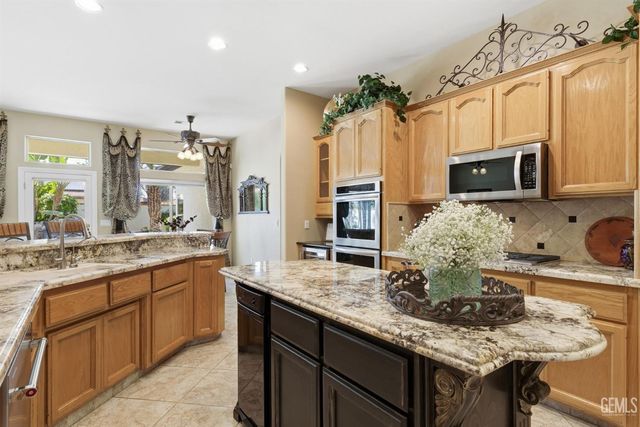 10612 Within Heights Drive, Bakersfield, CA 93311