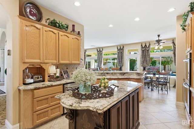 10612 Within Heights Drive, Bakersfield, CA 93311