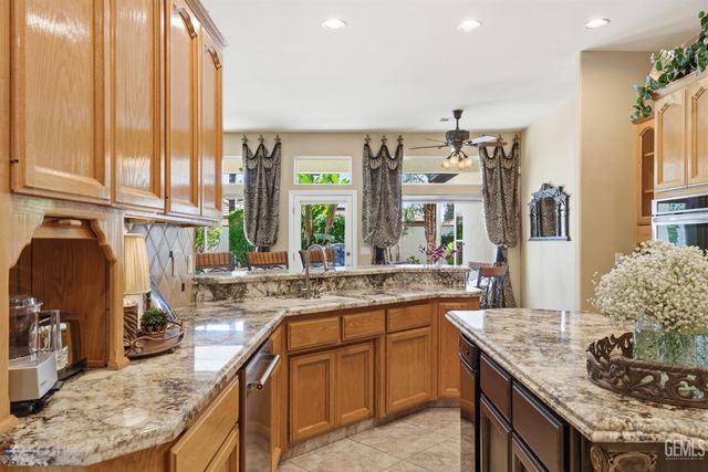 10612 Within Heights Drive, Bakersfield, CA 93311