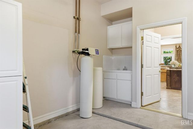 10612 Within Heights Drive, Bakersfield, CA 93311