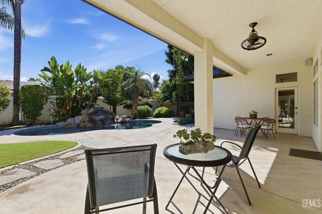 10612 Within Heights Drive, Bakersfield, CA 93311