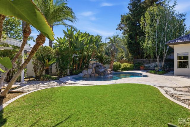 10612 Within Heights Drive, Bakersfield, CA 93311