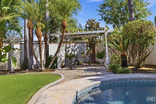 10612 Within Heights Drive, Bakersfield, CA 93311