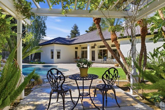 10612 Within Heights Drive, Bakersfield, CA 93311
