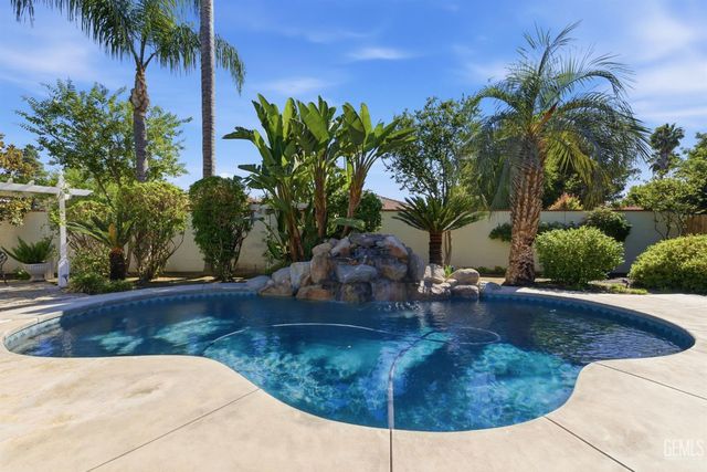 10612 Within Heights Drive, Bakersfield, CA 93311