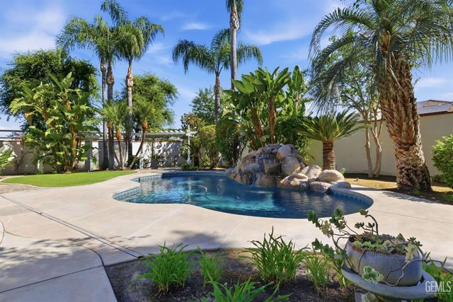10612 Within Heights Drive, Bakersfield, CA 93311