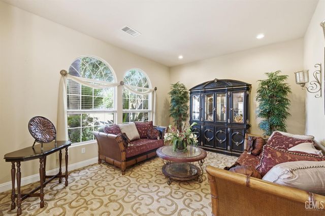 10612 Within Heights Drive, Bakersfield, CA 93311